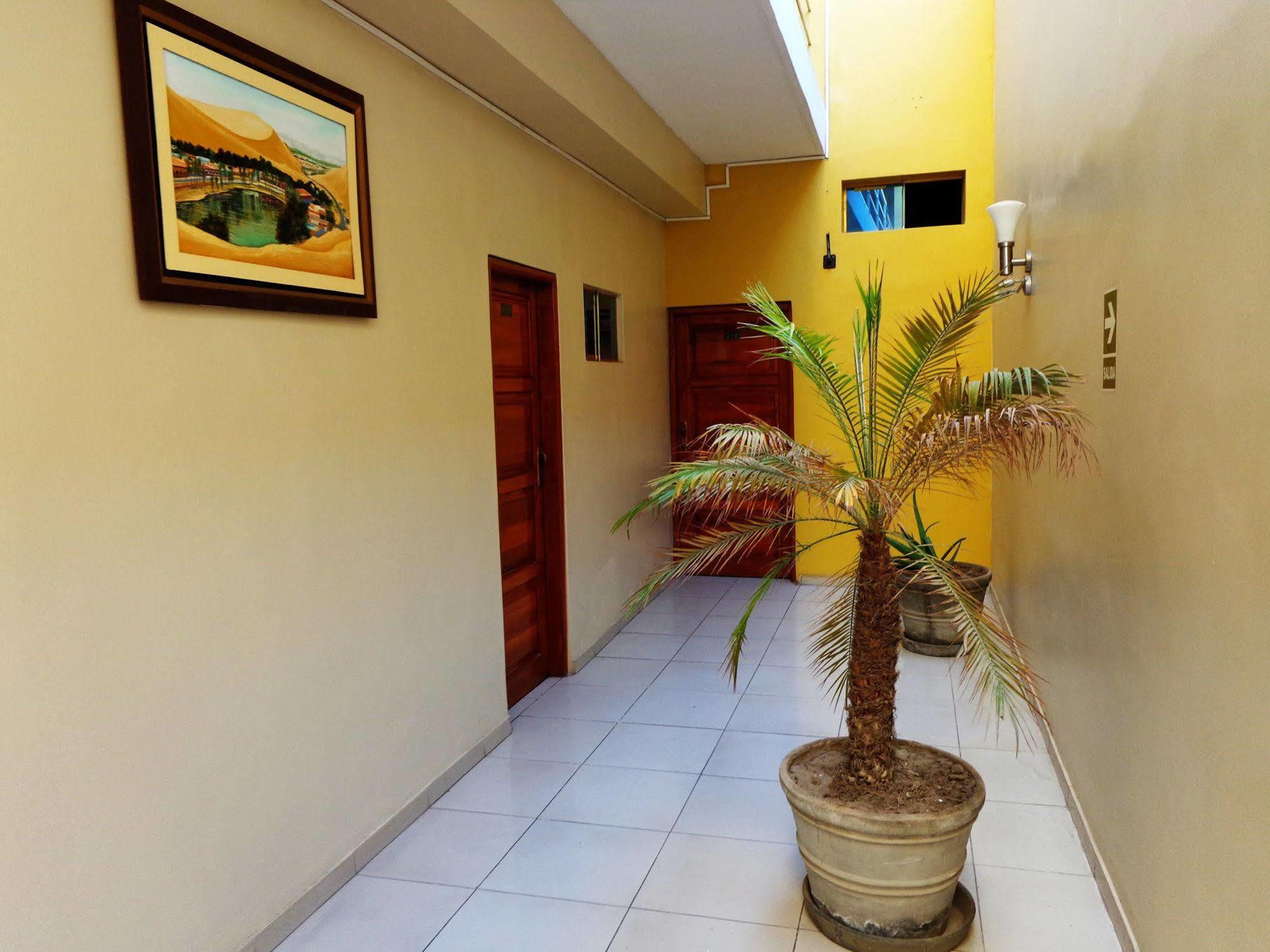 Hotel Colon Plaza Ика Екстериор снимка