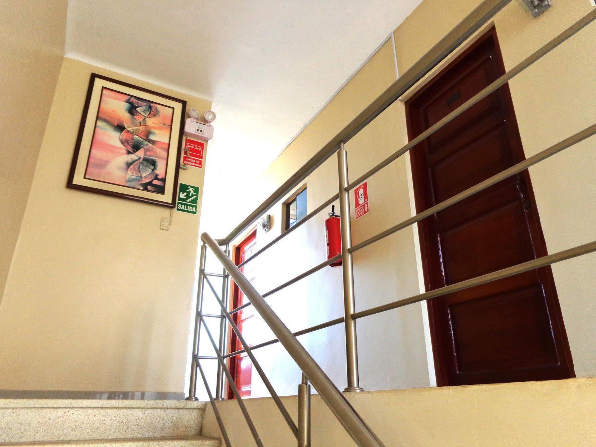 Hotel Colon Plaza Ика Екстериор снимка