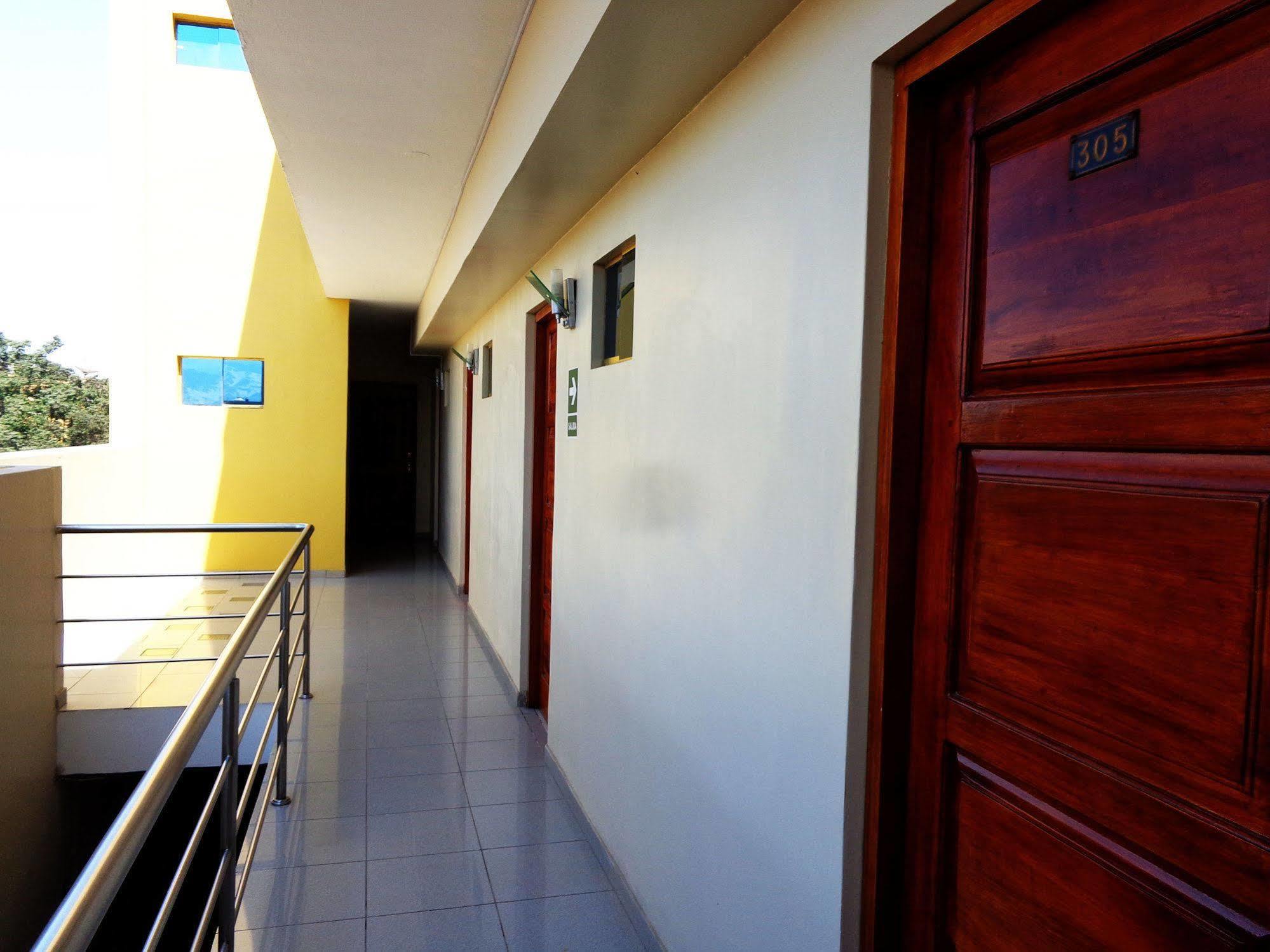 Hotel Colon Plaza Ика Екстериор снимка