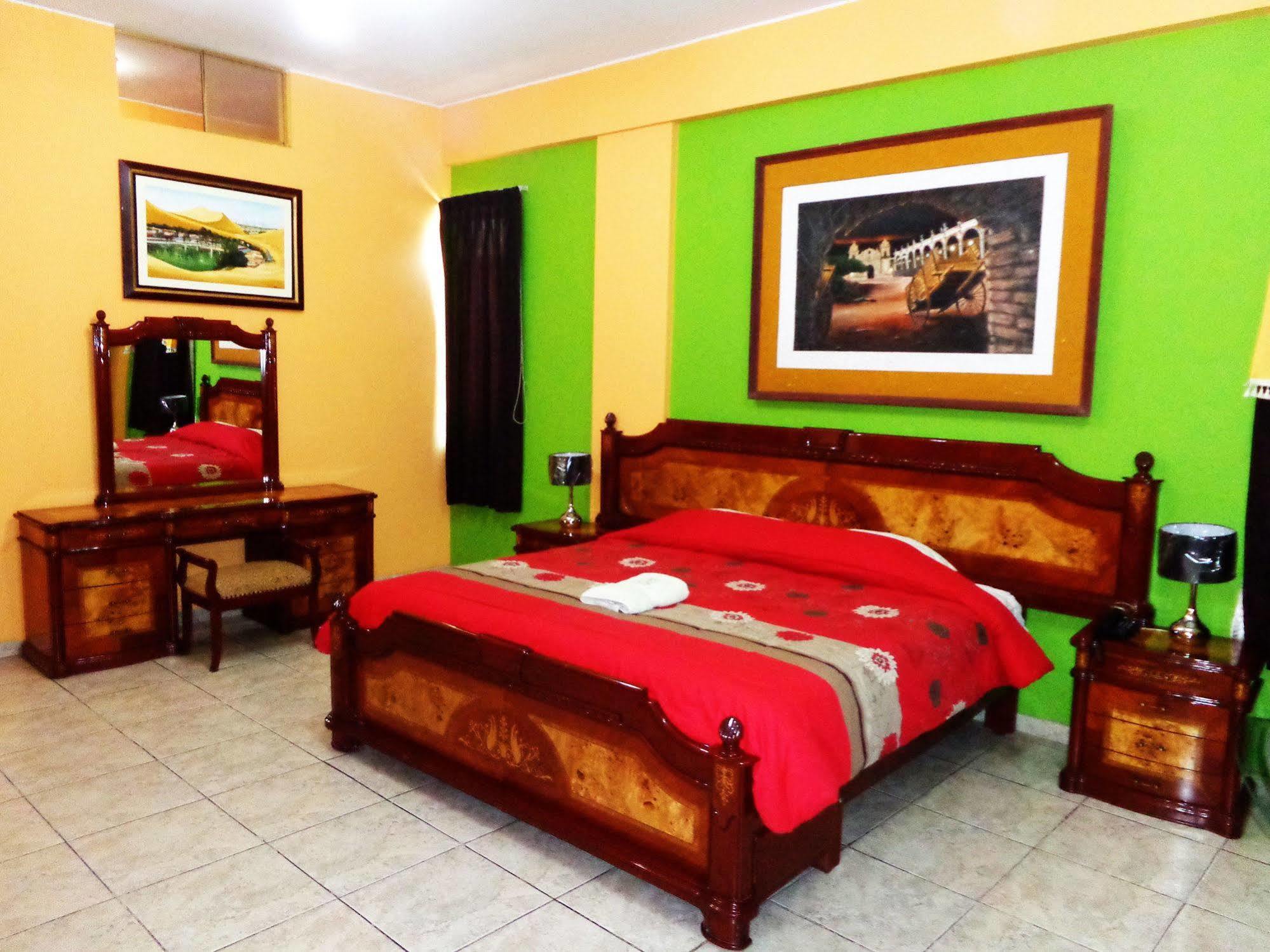 Hotel Colon Plaza Ика Екстериор снимка