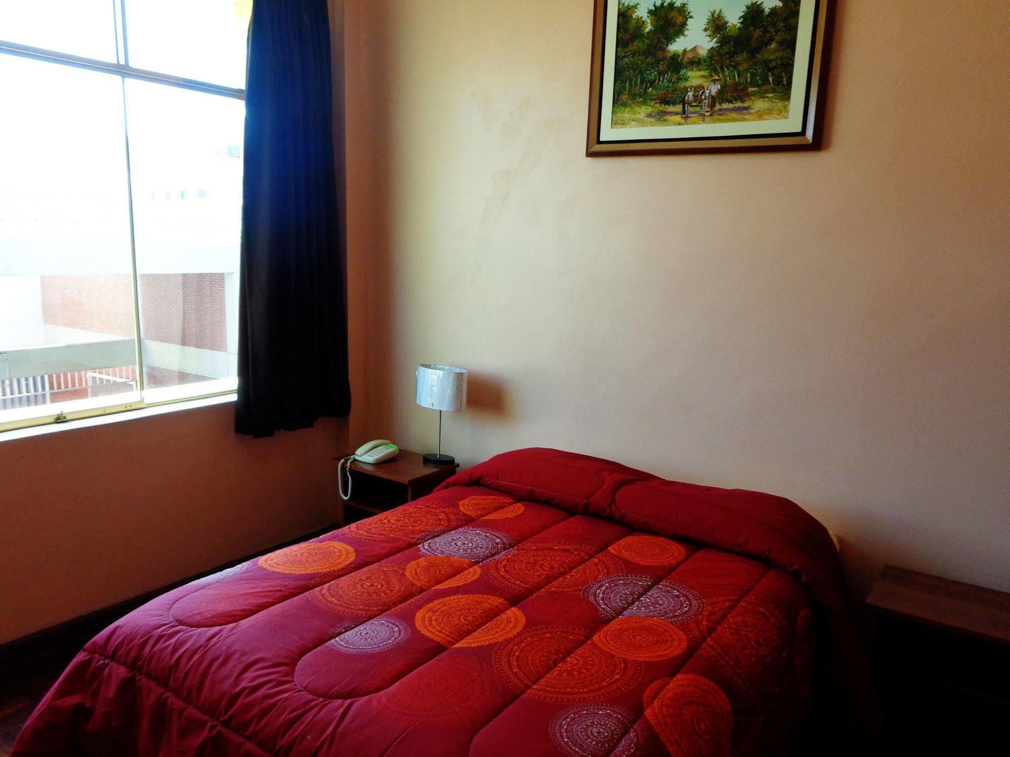 Hotel Colon Plaza Ика Екстериор снимка