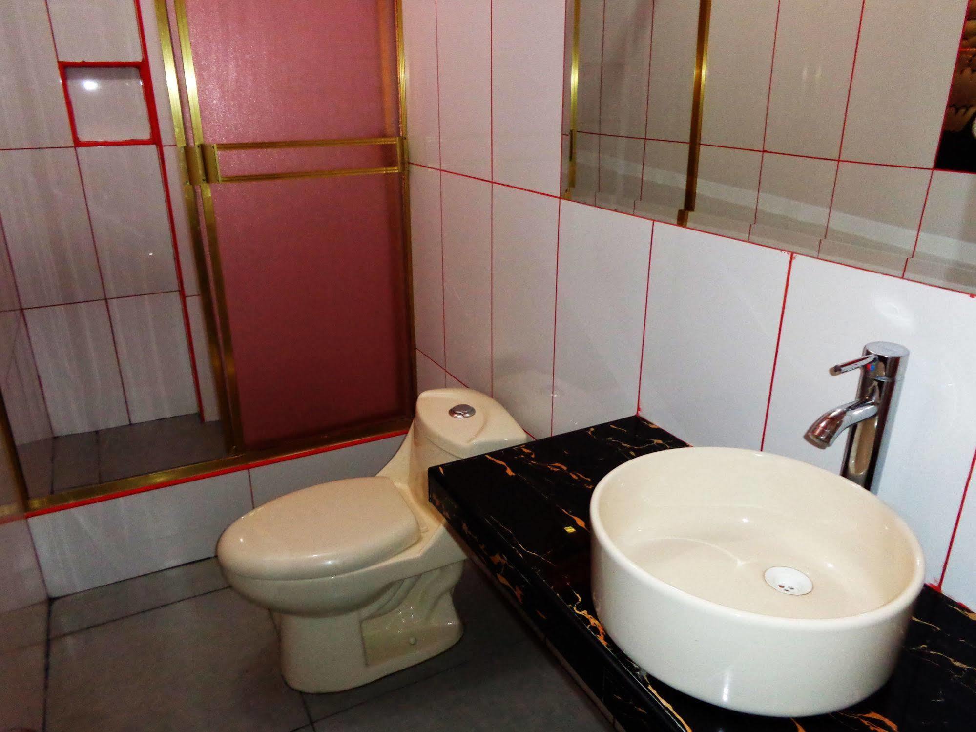 Hotel Colon Plaza Ика Екстериор снимка