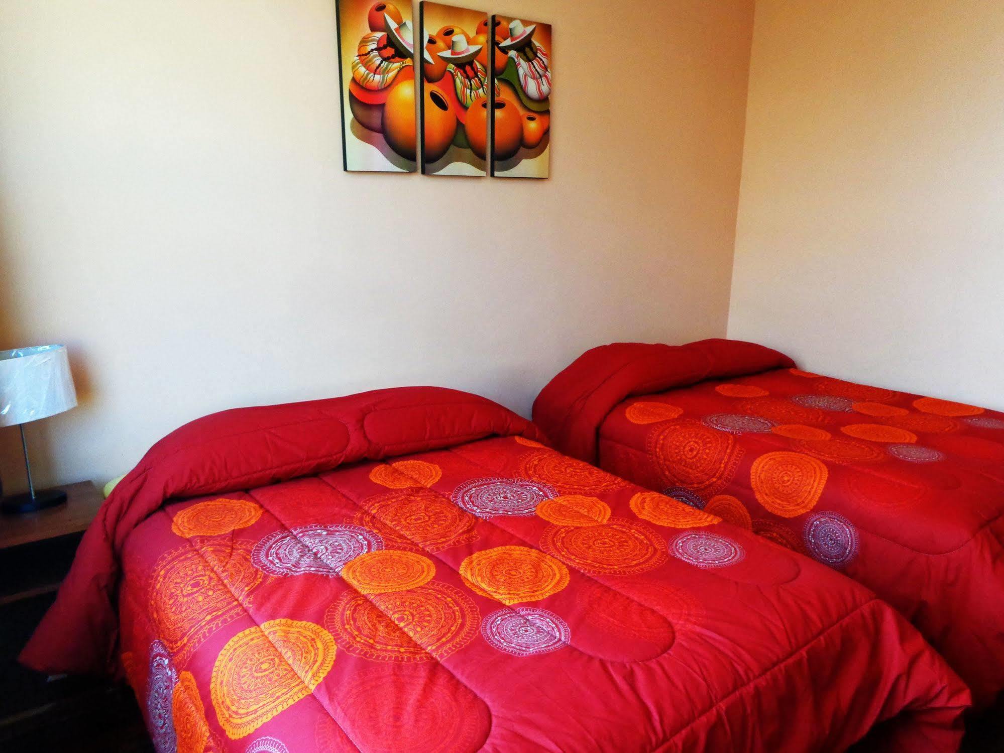 Hotel Colon Plaza Ика Екстериор снимка