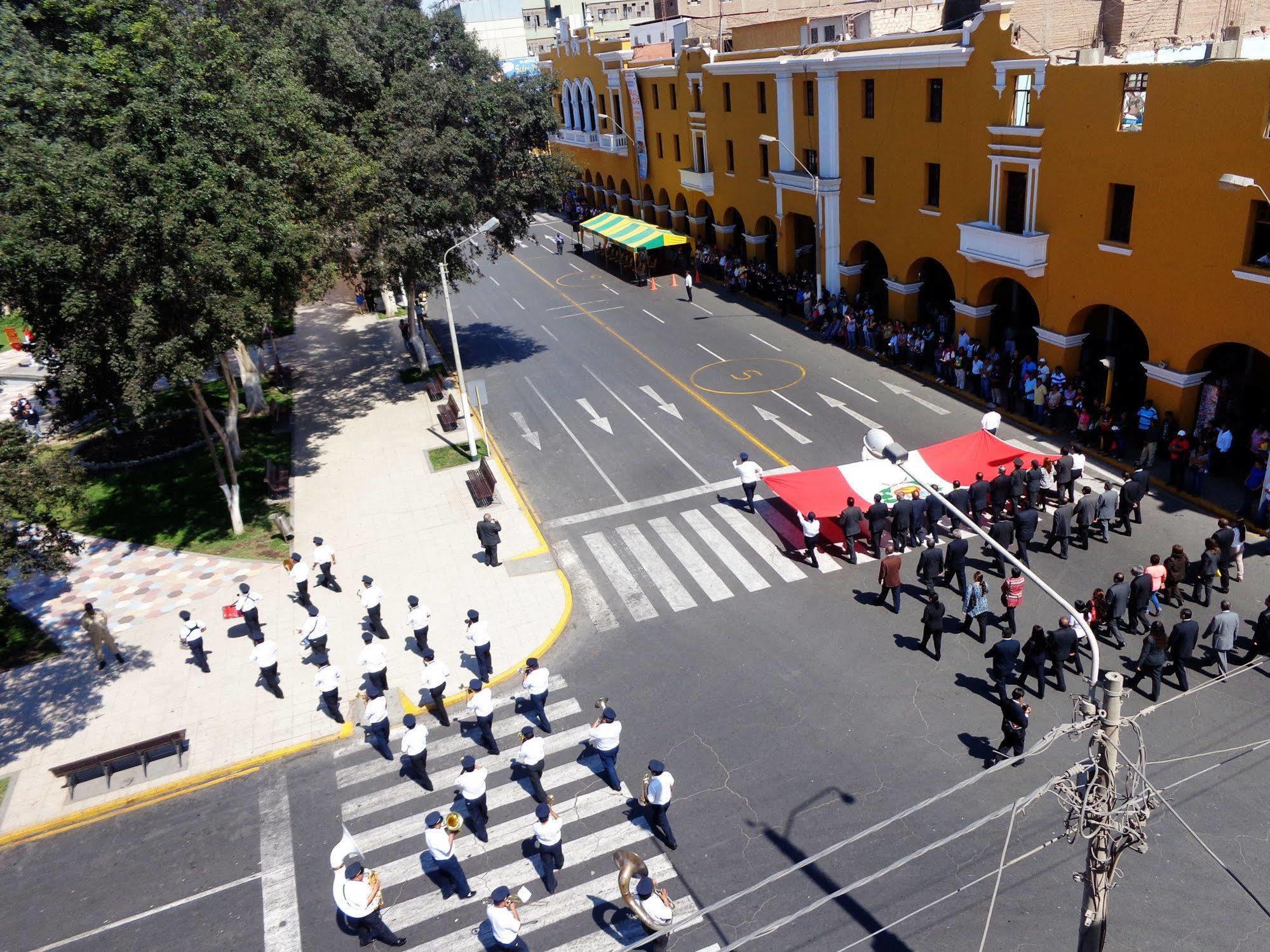 Hotel Colon Plaza Ика Екстериор снимка