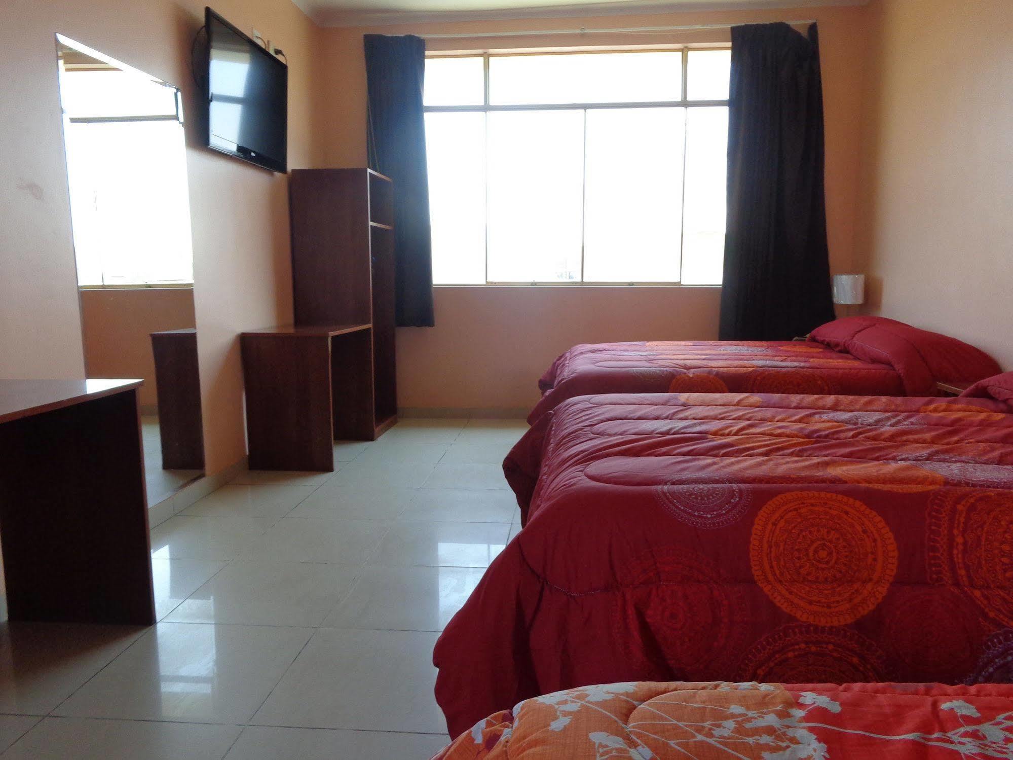 Hotel Colon Plaza Ика Екстериор снимка