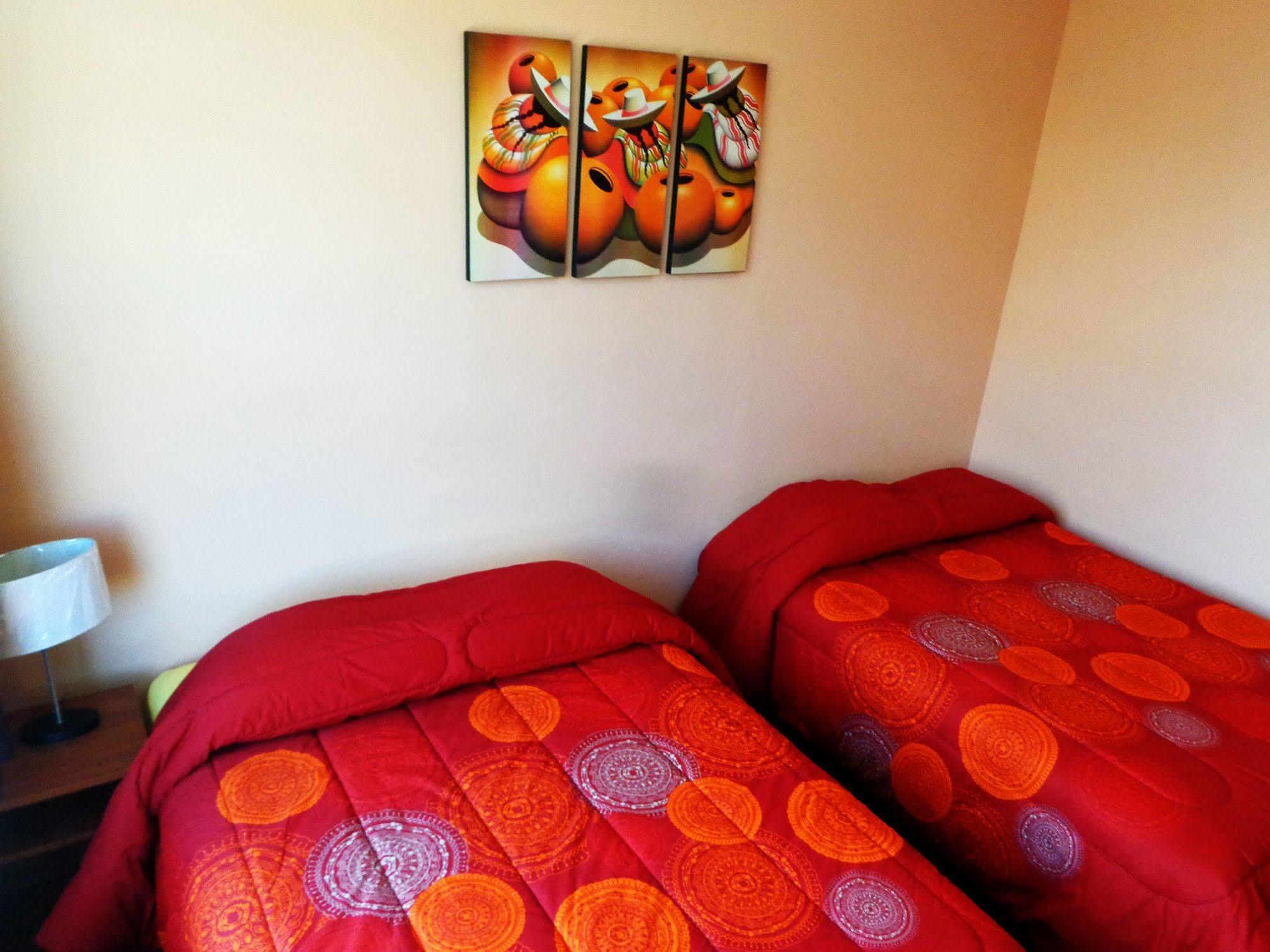 Hotel Colon Plaza Ика Екстериор снимка