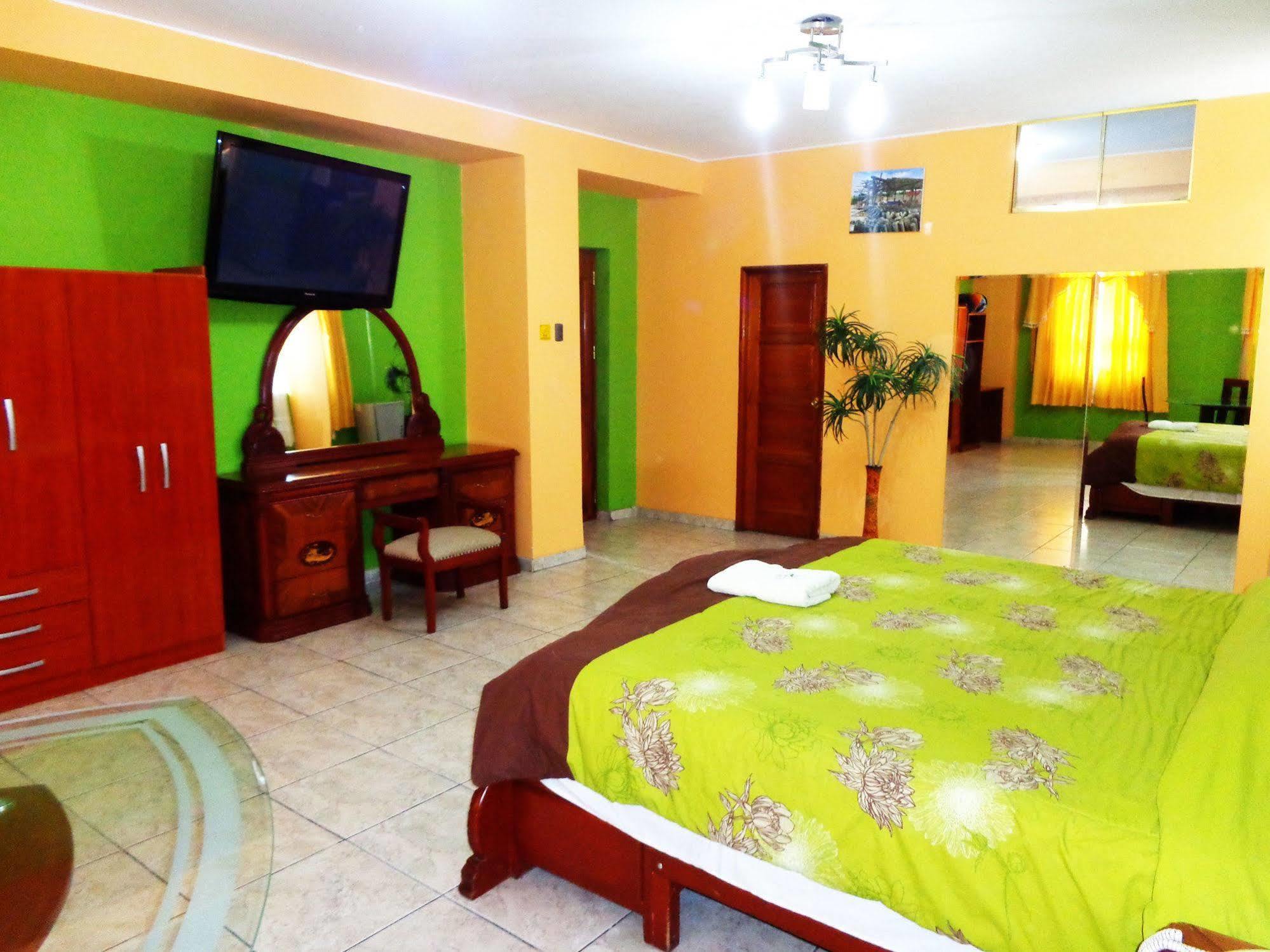 Hotel Colon Plaza Ика Екстериор снимка