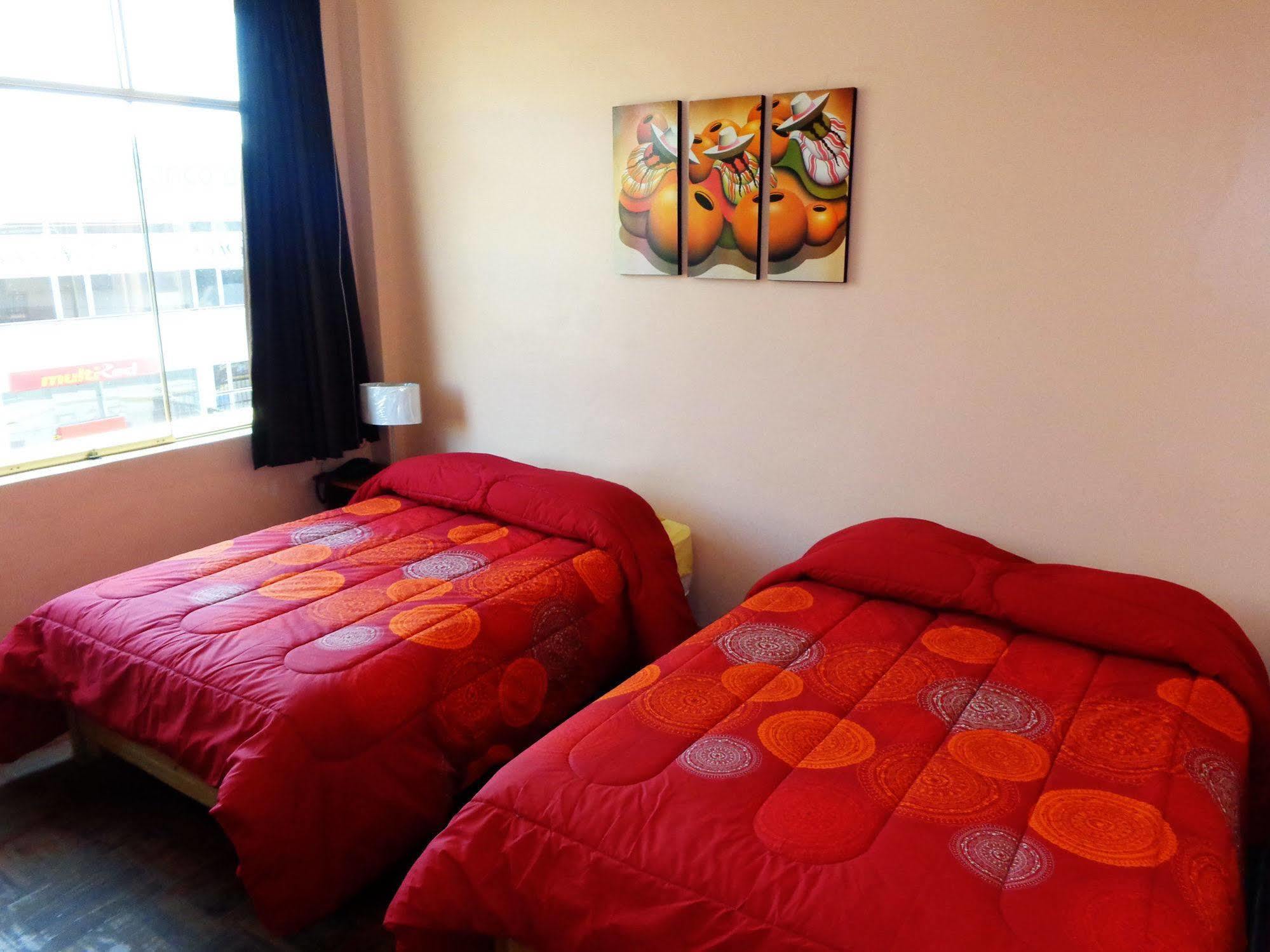 Hotel Colon Plaza Ика Екстериор снимка