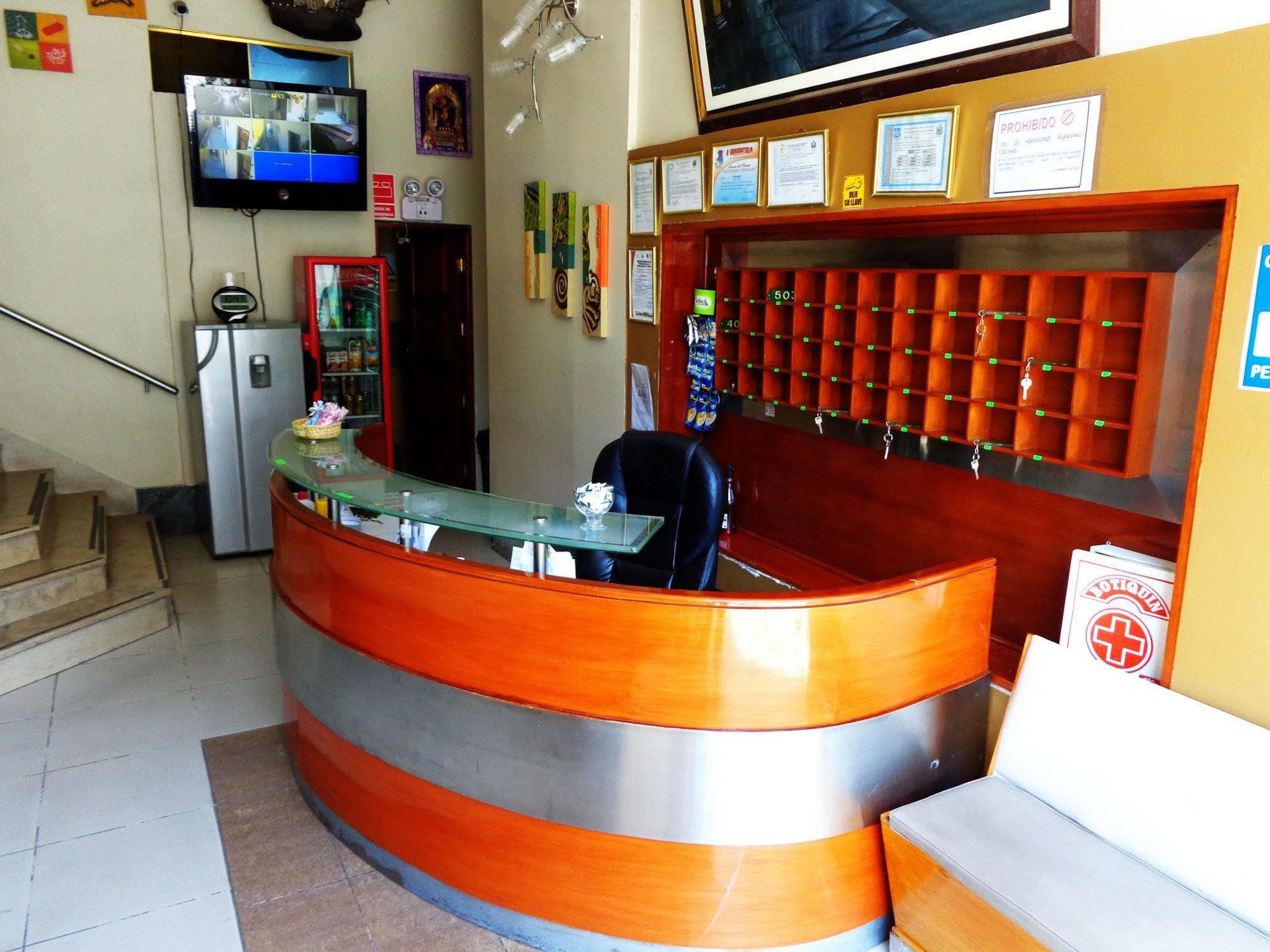 Hotel Colon Plaza Ика Екстериор снимка