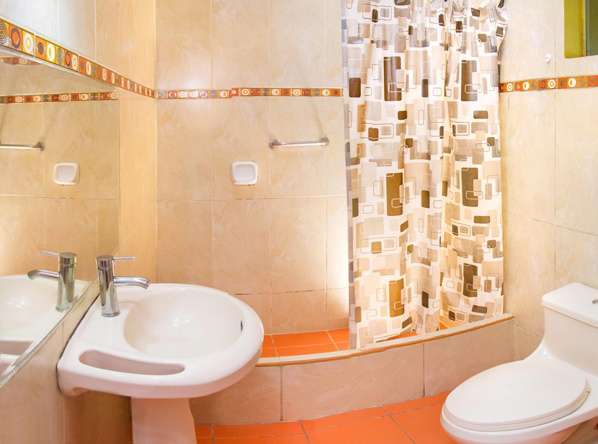 Hotel Colon Plaza Ика Екстериор снимка